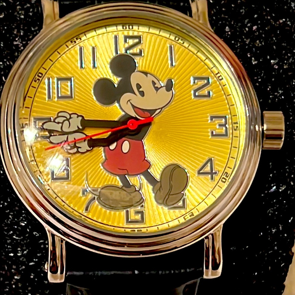 Disney Watch Moving Mickey Arms Goldtone Dial Silver Case/ Bezel Genuine Leather
